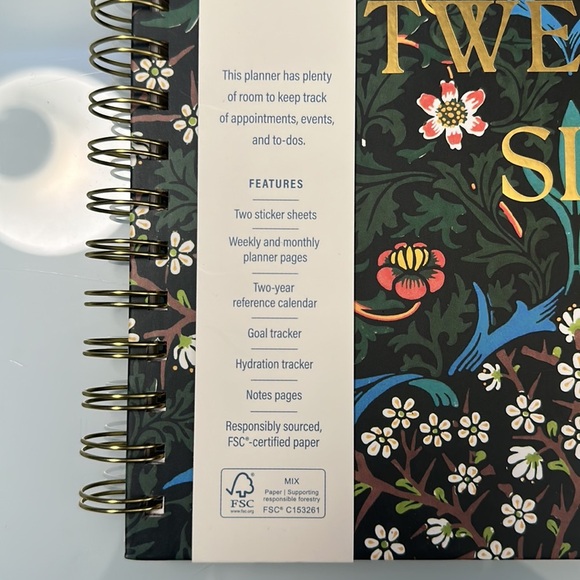 NWT Orange Circle Studio 17-Month Planner - Picture 3 of 13